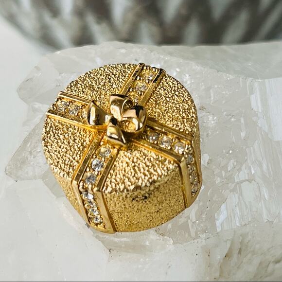 CHRISTIAN DIOR Round Present Hat Gift Box Brooch - Picture 8 of 13